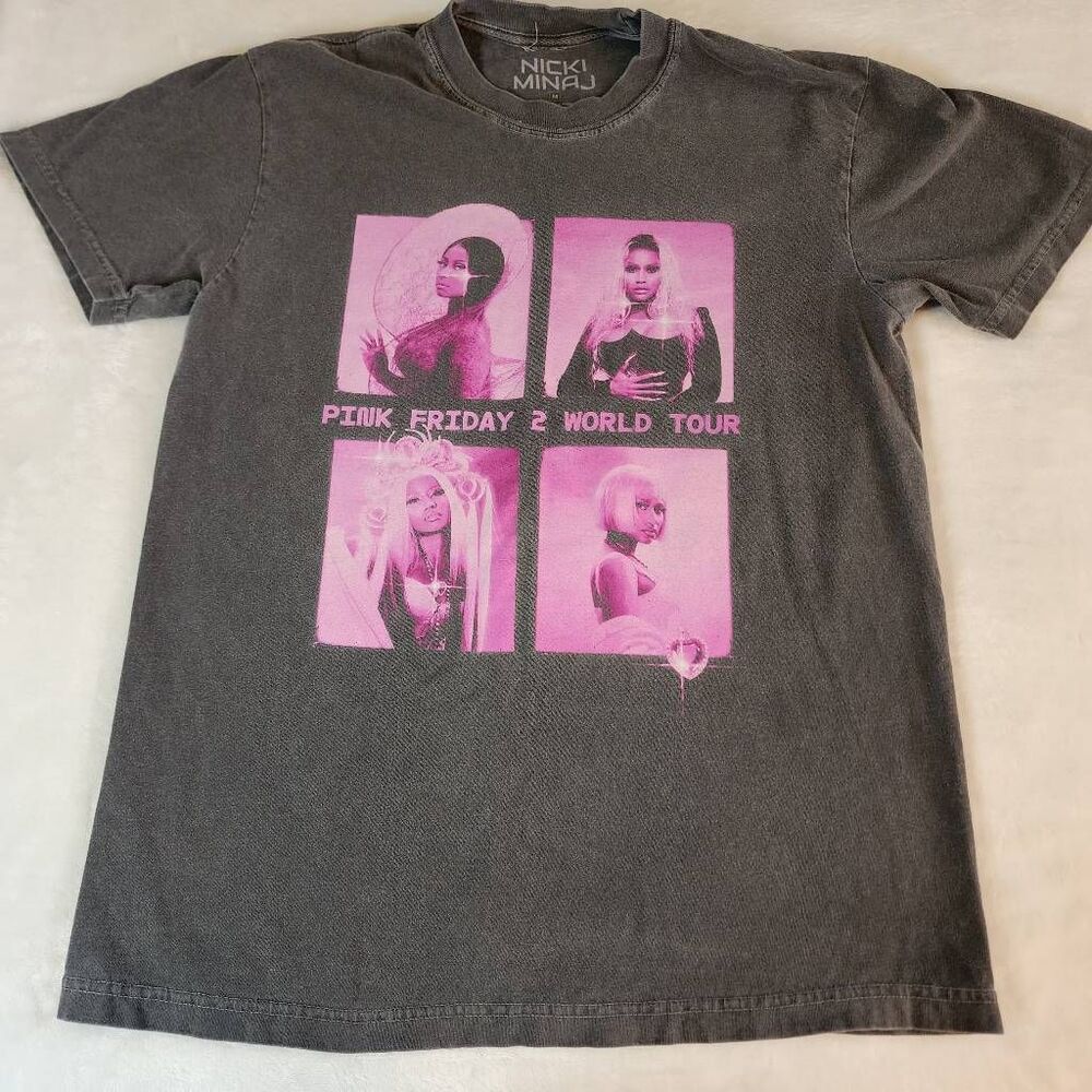 Nicki Minaj Pink Friday 2 World Tour Graphic Tshirt Size Medium